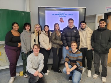 Das Team der Eulenpost 2023/2024 stellt sich vor